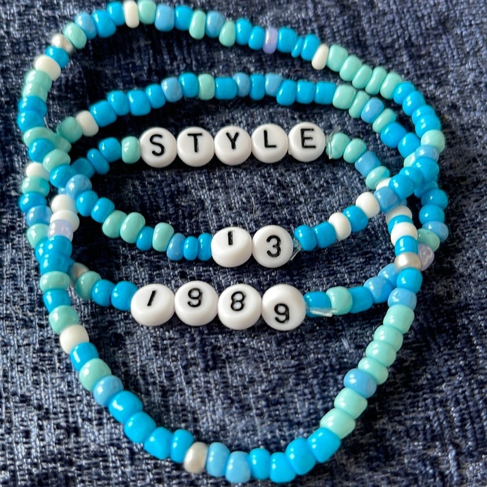 Pack of 13 Friendship Bracelets for Trading—10/13 Eras Movie Premiere Special - Picture 3 of 13